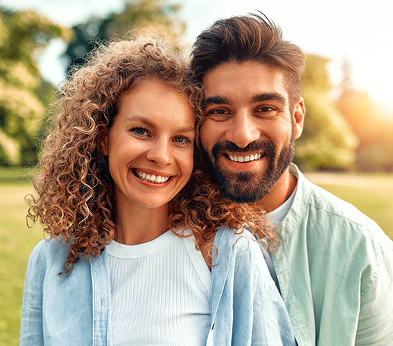 img-couple_smiling